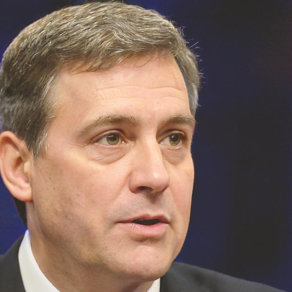Portrait de Théo Martineau, conseiller financier spécialisé dans l'accompagnement des étudiants